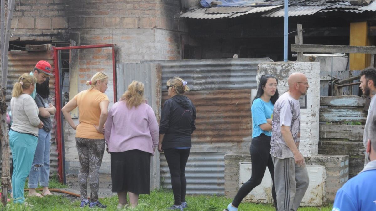 Los investigadores analizan la posibilidad de que el incendio haya sido intencional. (La Nueva)