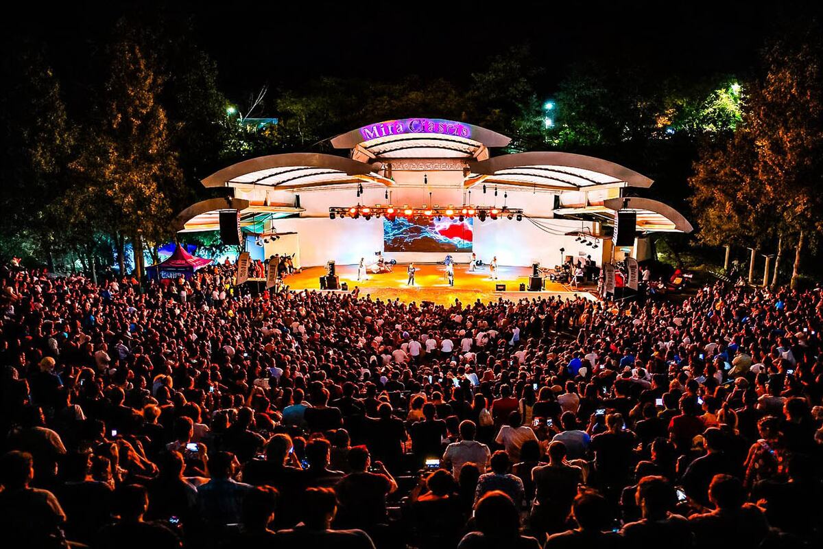 El anfiteatro vibró al ritmo del carnaval jujeño.