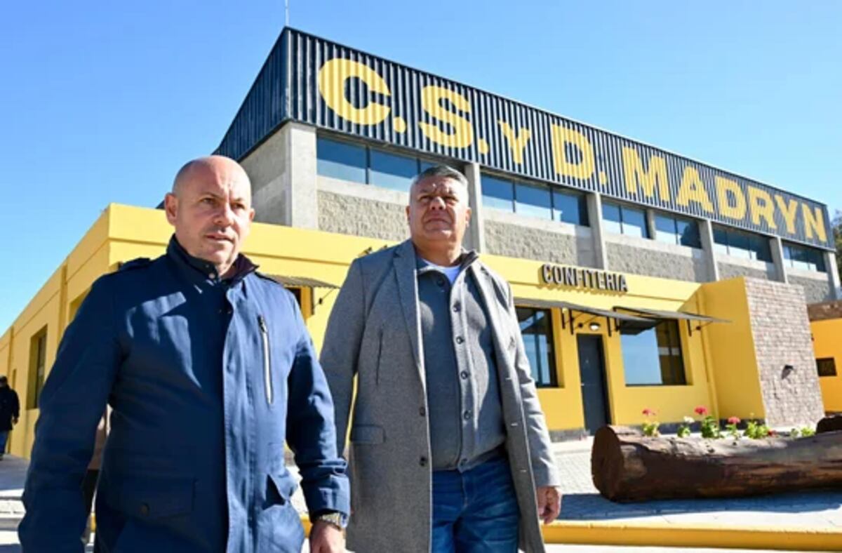 Ricardo Sastre junto a Tapia recorriendo las instalaciones del club sureño (Foto: Prensa Deportivo Madryn).