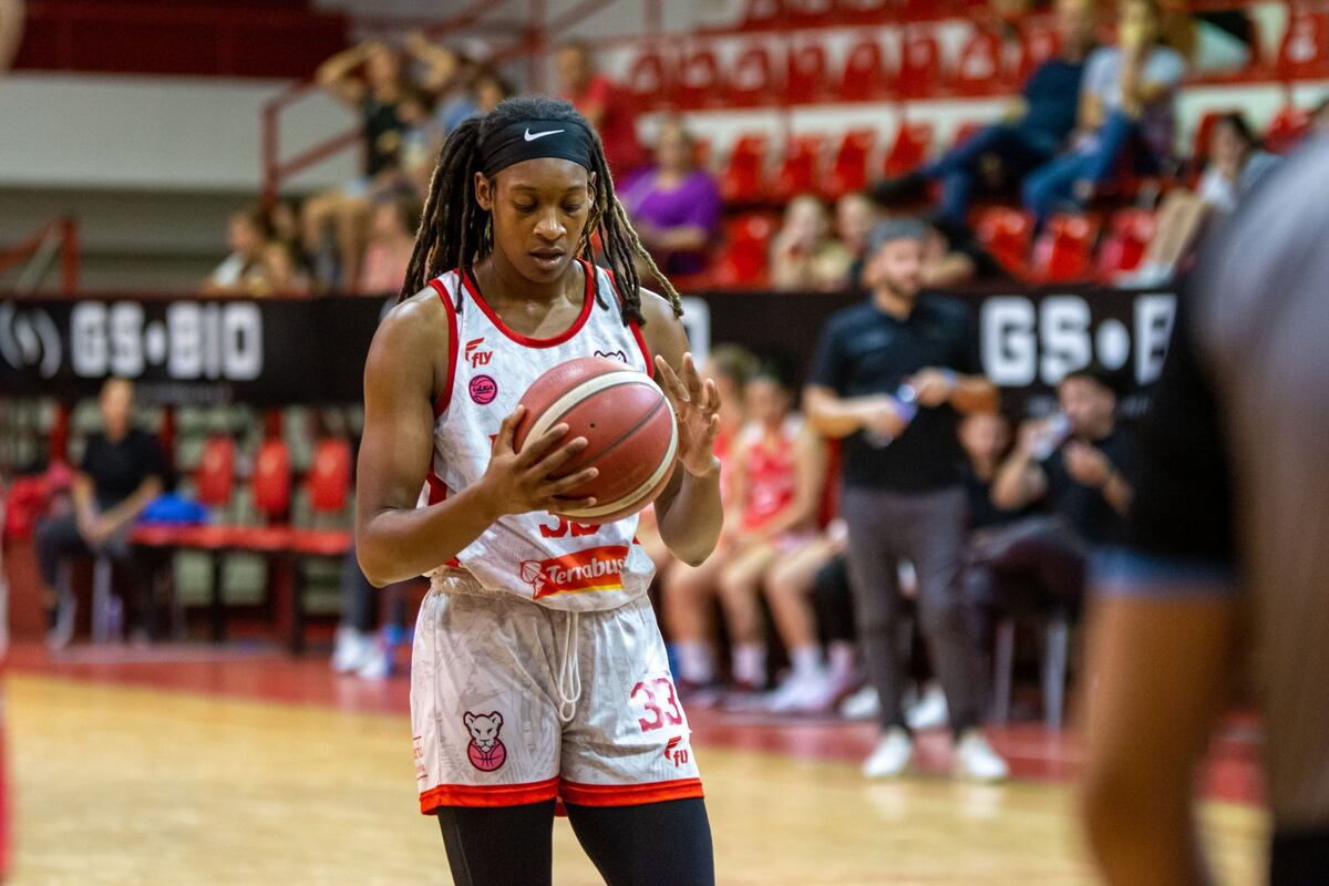 El gran momento del básquet femenino de Ameghino. (Gentileza Ameghino).