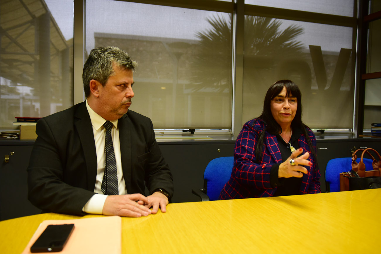 Apoyo. La abogada de Alta Gracia que denunció amenazas cuenta con el acompañamiento de Javier Pissoni y el colegio profesional. (Nicolás Bravo / La Voz)