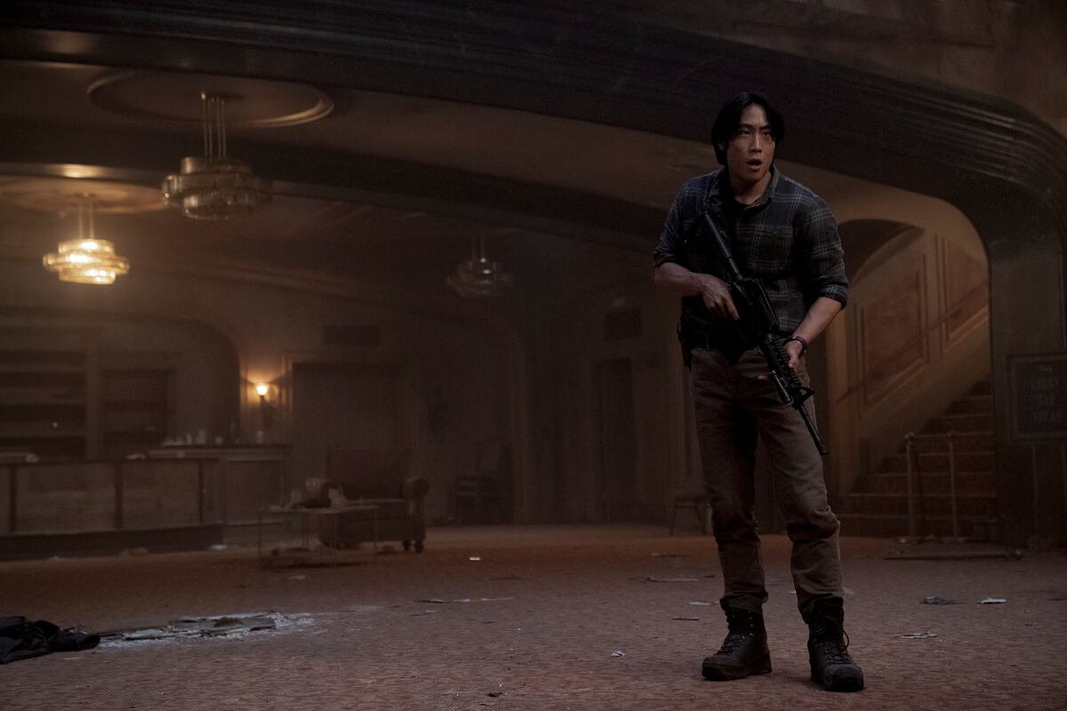 Último capítulo de la segunda temporada de The Last of Us: Jesse montó guardia luego de sacarle a Dina la flecha de la pierna (HBO Max)