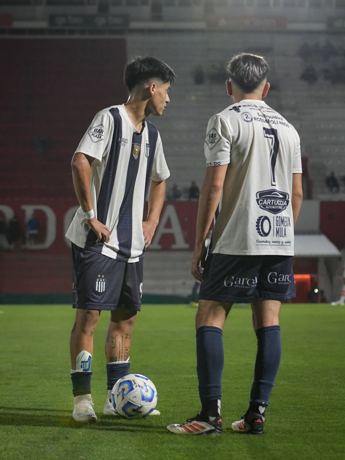 Santiago Sánchez, jugador de Talleres de Berrotarán, ante Instituto. (Gentileza Prensa Talleres de Berrotarán).