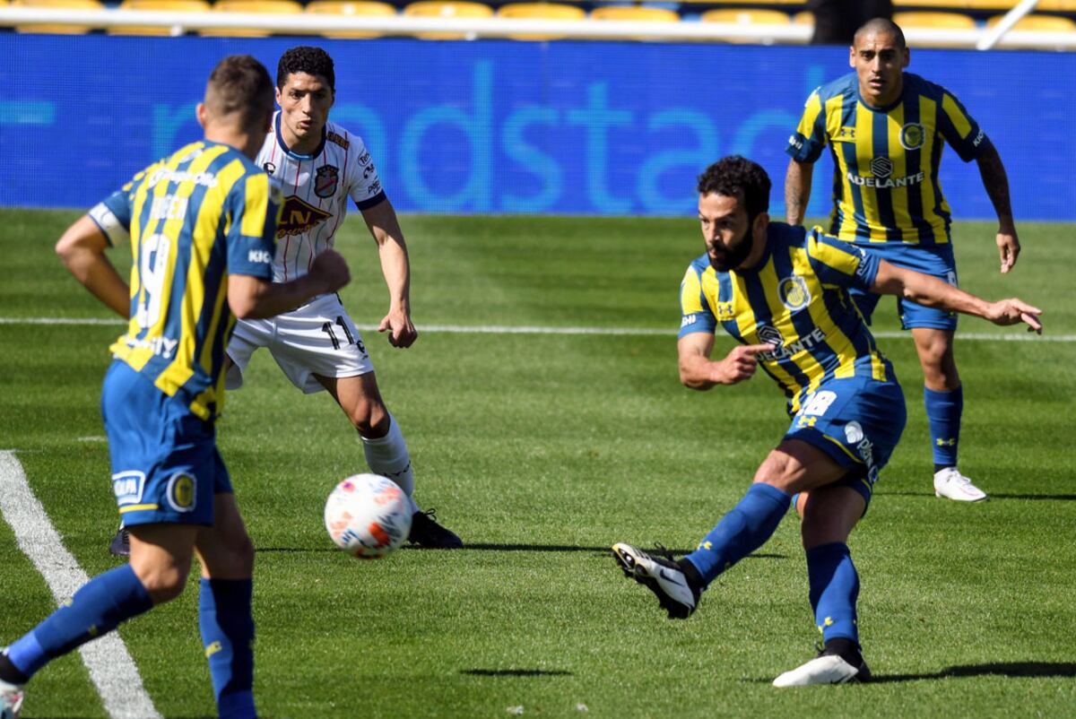Lucas Gamba, carta ofensiva del Canalla, también está lesionado. (Fotobaires)