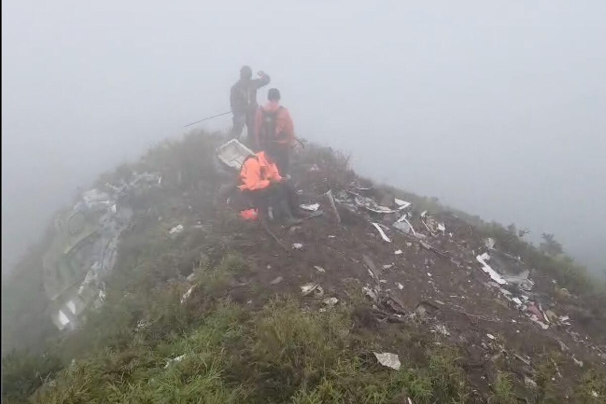 Encontraron los restos de todas las victimas del siniestro aéreo en Indonesia.