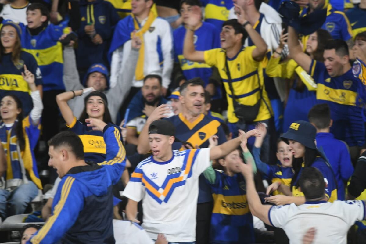 Hinchas en el Kempes. Boca vs Estudiantes (Javier Ferreyra / La Voz)