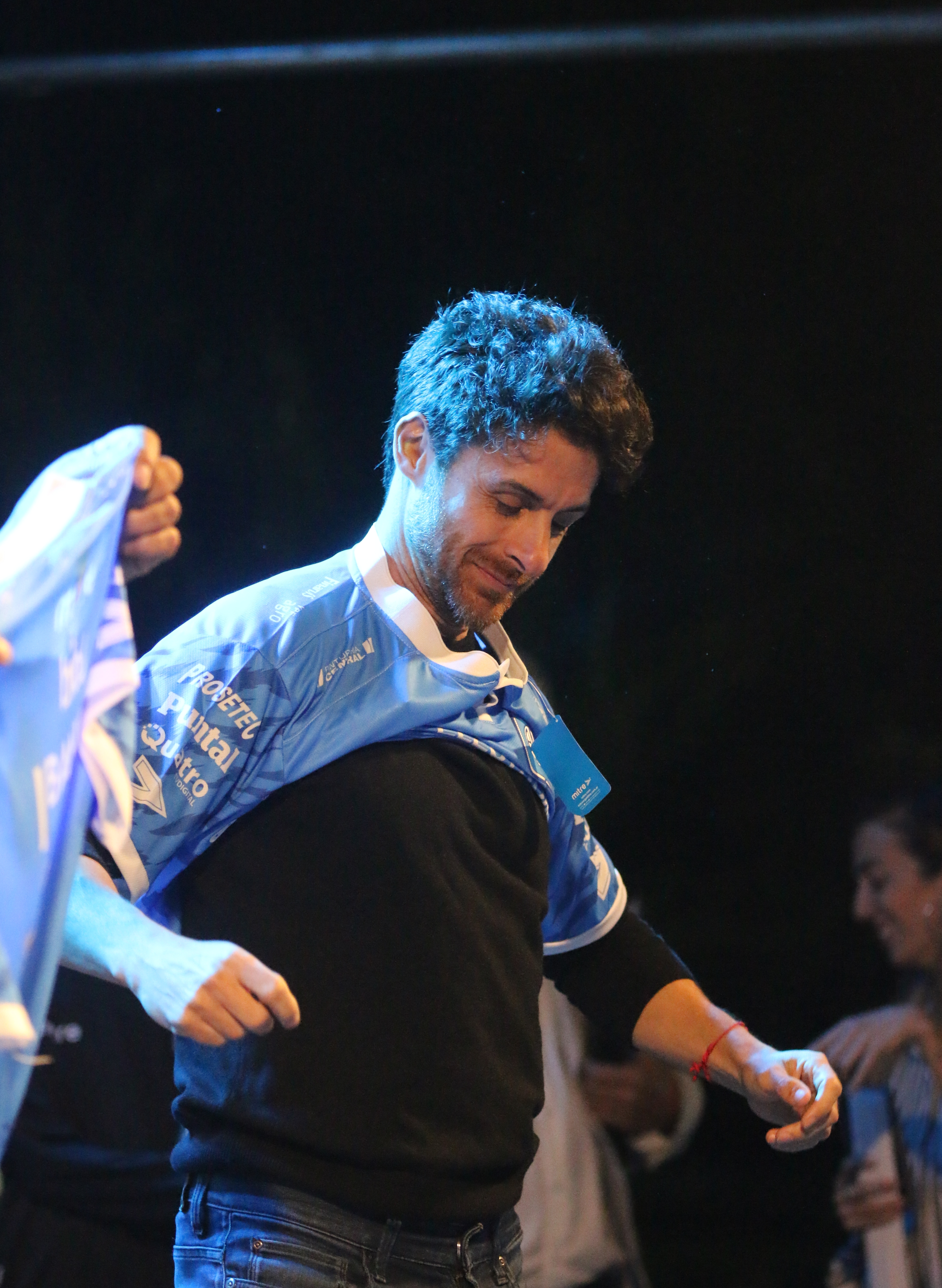 Pablo Aimar en el homenaje que le realizaron en Río Cuarto. (Prensa Estudiantes).
