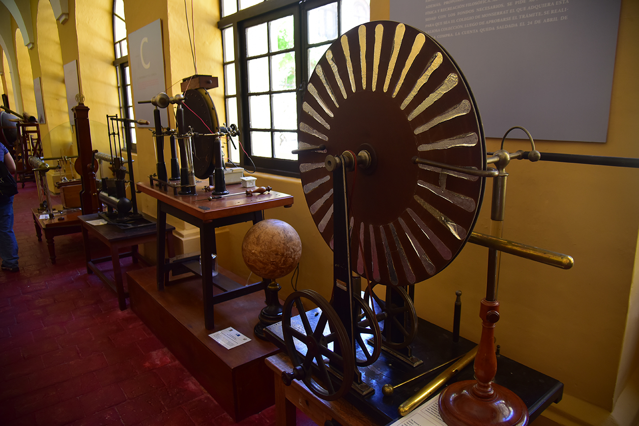 Muestra permanente del Museo Histórico del Colegio Nacional Monserrat. (Pedro Castillo / La Voz)