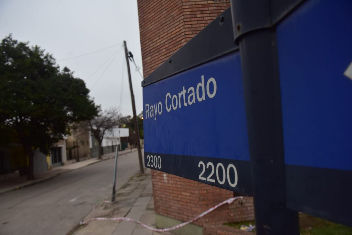 Nuevo crimen en Córdoba. Ignacio Villagra, fue encontrado tendido en el suelo, inconsciente en Villa Bustos. (La Voz / José Gabriel Hernández)