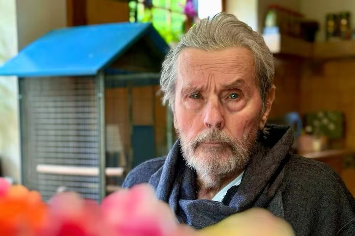 Una de las últimas fotografías hechas públicas de Alain Delon.