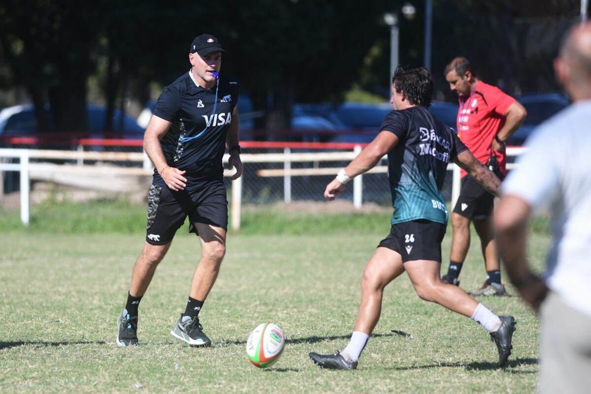 Entrenamiento de rugby Dogos XV en la cancha del Jockey Club Córdoba conducido por Felipe Contepomi, entrenador de Los Pumas. Ramiro Pereyra /La Voz
