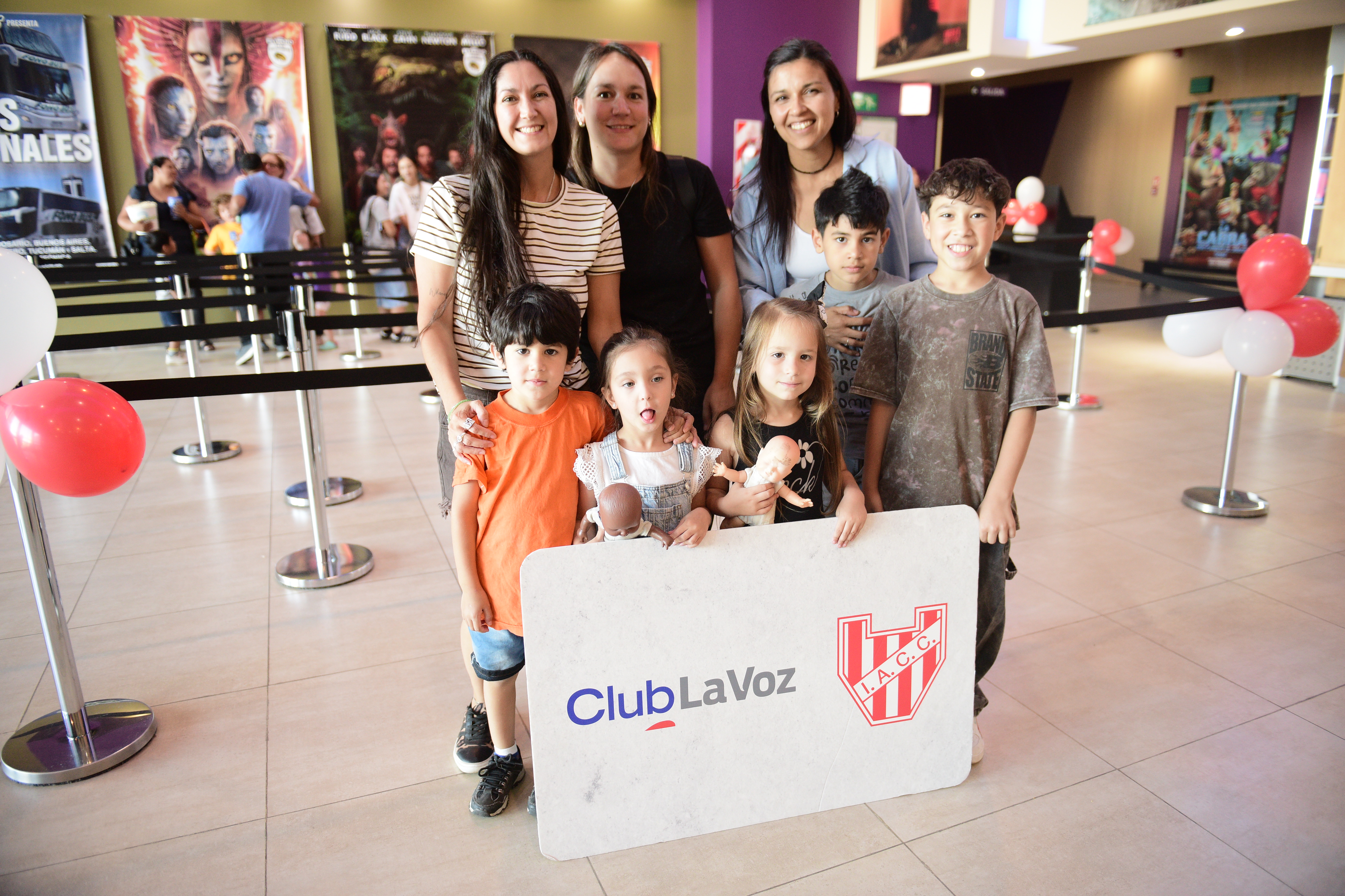 Hinchas de Instituto asistieron a un función de cine en los cines del Dino como parte de una acción de Club La Voz con socios. (Javier Ferreyra / La Voz)