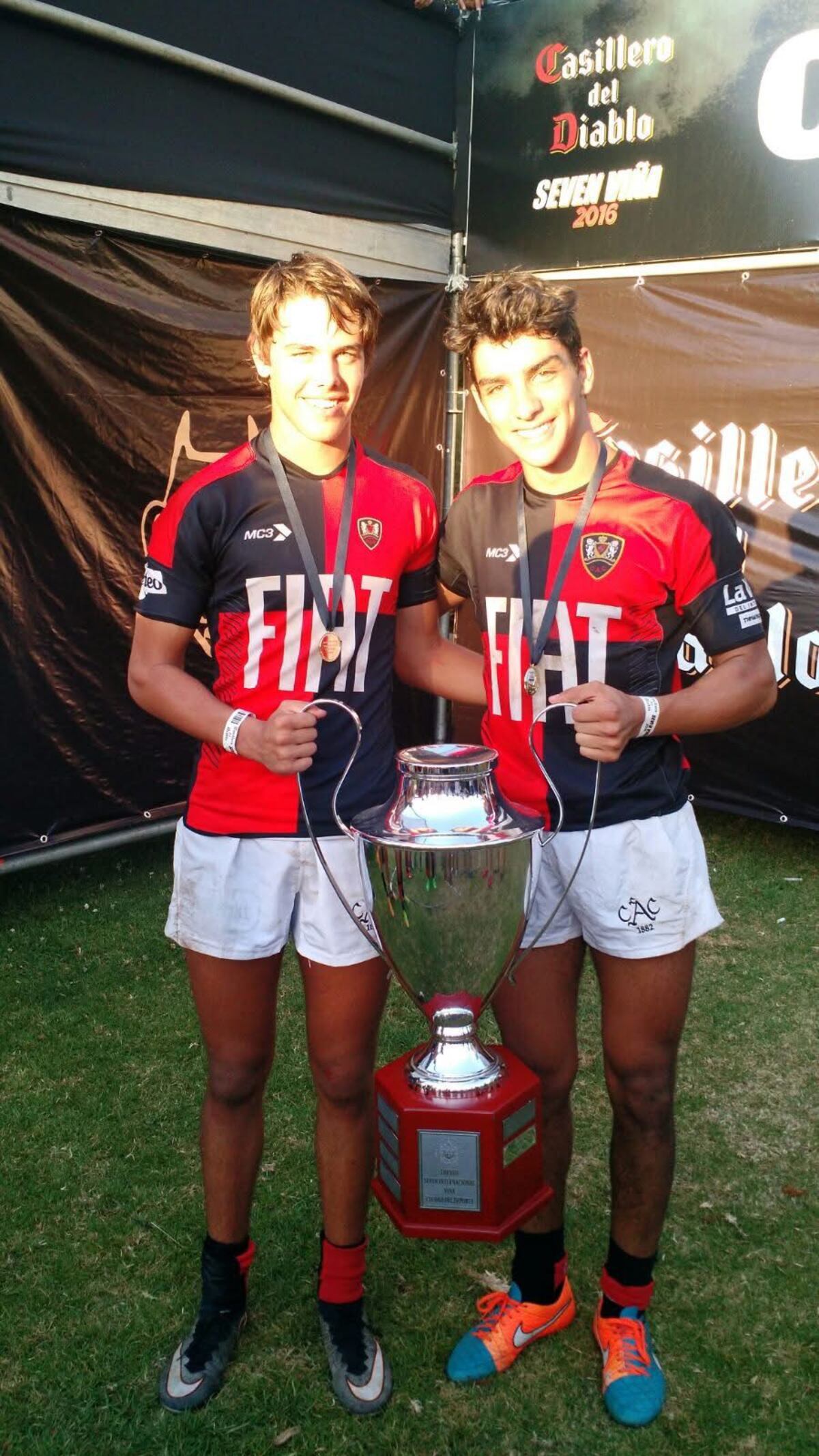 Mateo Sánchez, jugador de Córdoba Athletic y Dogos XV, y Santiago Carreras son de la misma camada de Córdoba Athletic. (Gentileza Luis Sánchez)