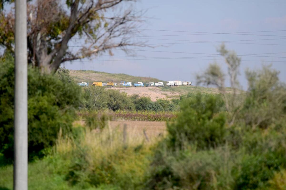 Trabajo a reglamento en la planta de Cormecor ralentiza la entrada para descarga de los camiones recolectores de residuos. (Nicolás Bravo / La Voz)