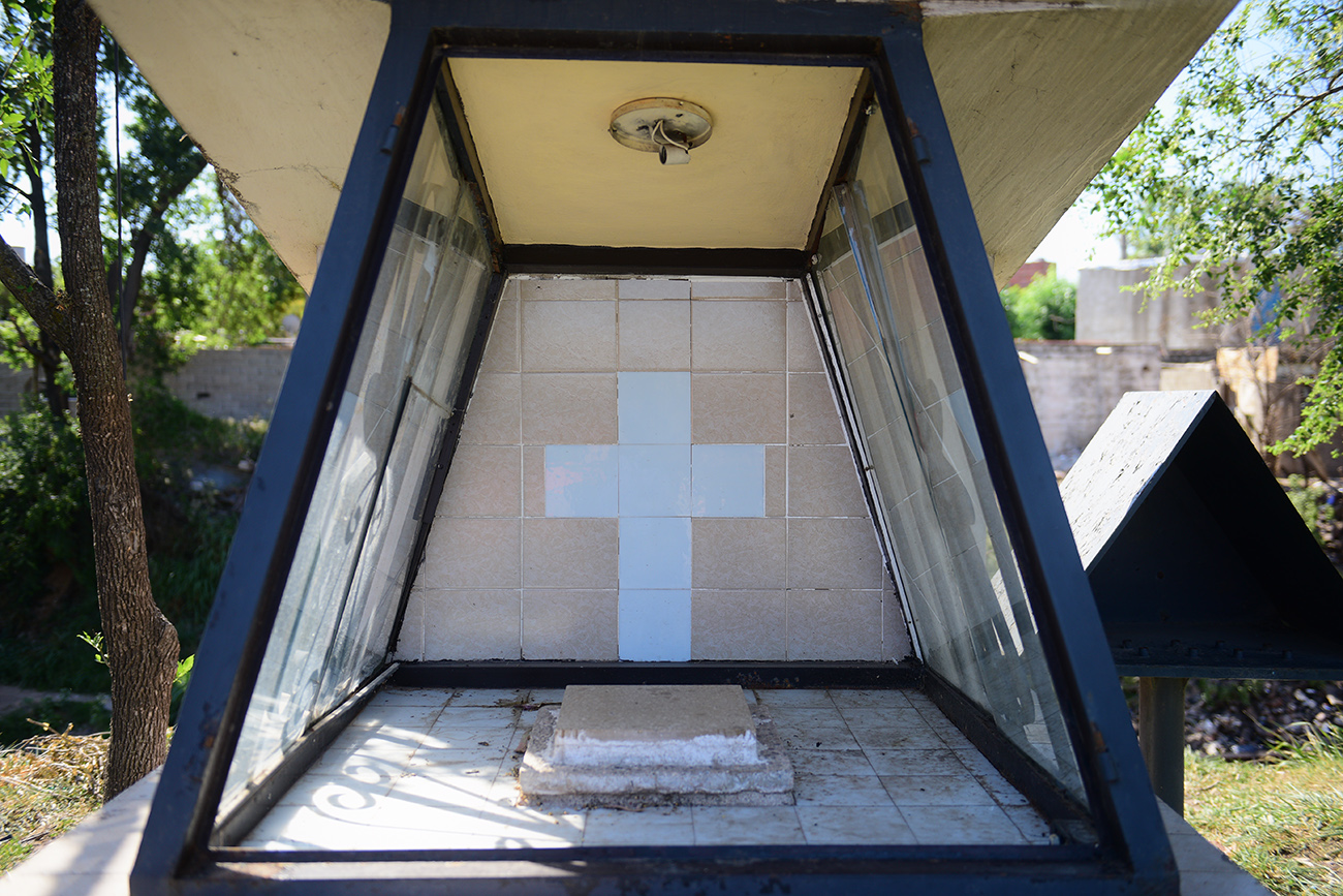 Los restos de Camila fueron abandonados a la par de una ermita. (José Gabriel Hernández / La Voz)