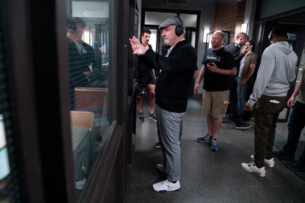 Juan José Campanella trabajando en uno de los cuatro capítulos que dirigió de la serie “La ley y el orden UVE”. (Universal+)