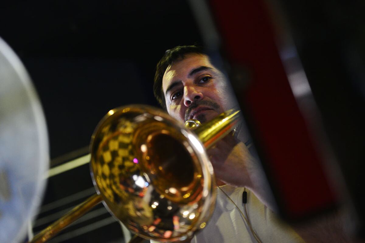 Ensayo de los músicos de Q' Lokura de cara al baile que brindarán el sábado 7 en el predio del Kempes. Foto: Javier Ferreyra