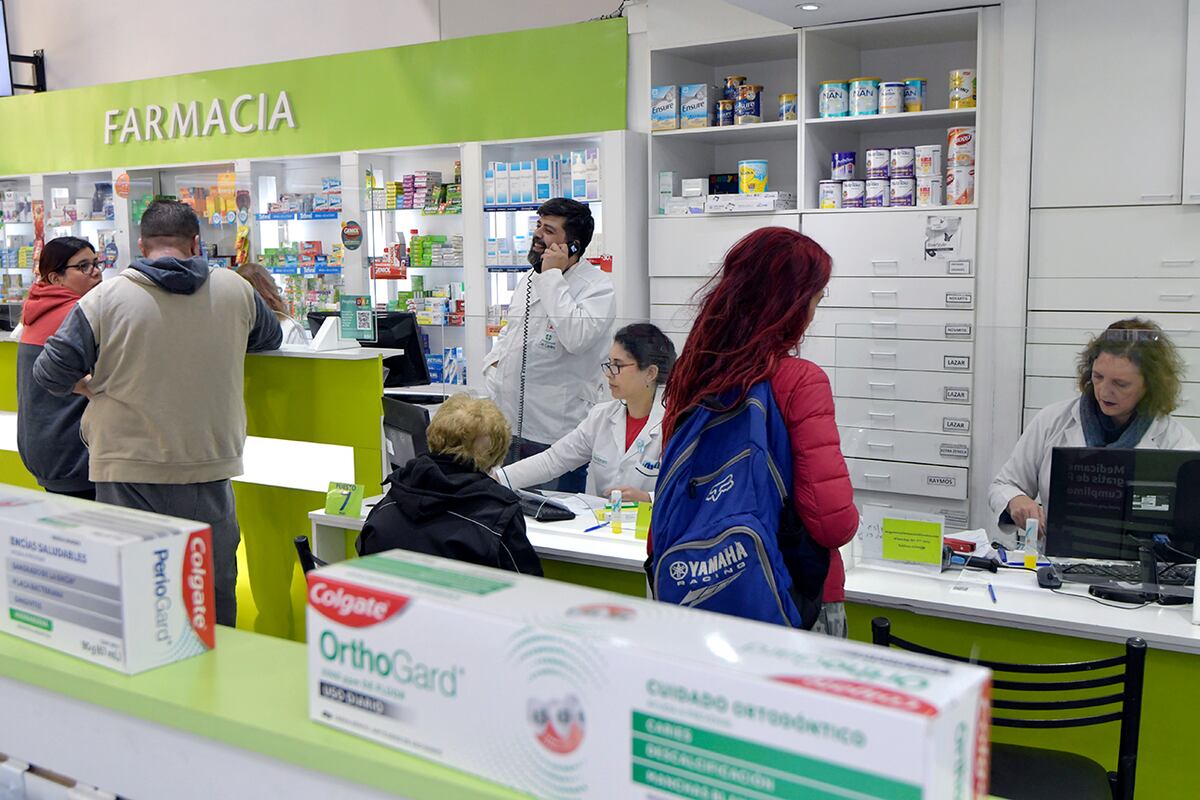 Venta de medicamentos en farmacias (Orlando Pelichotti / Los Andes)