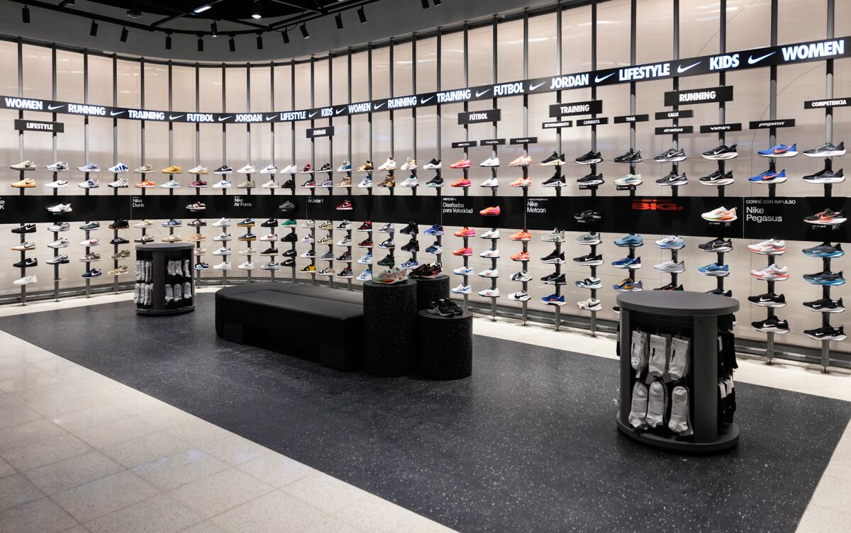 EXPECTATIVA. La distribuidora de Nike en el país espera que el volumen de ventas del nuevo local en Córdoba lo ubique entre los cinco más importantes del país para la marca. (Gentileza Souhtbay)