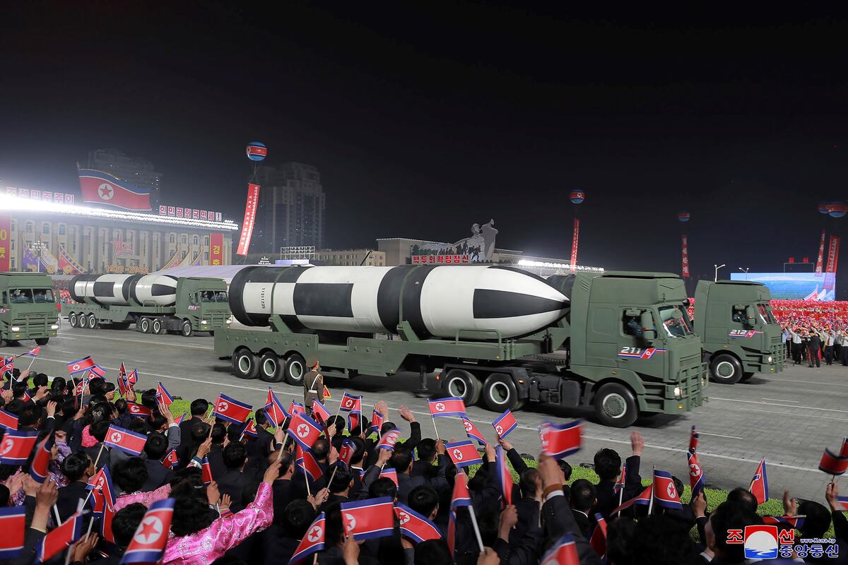El impactante desfile militar en Corea del Norte (AP).