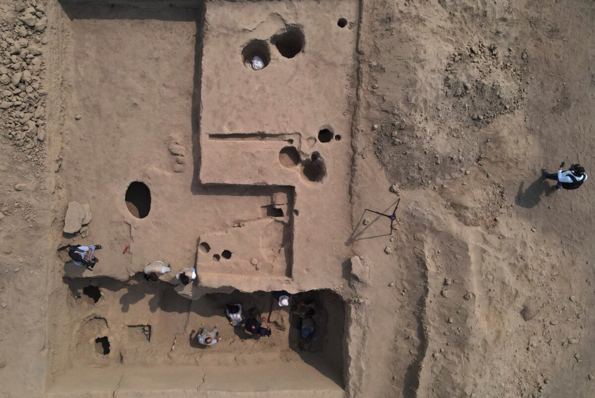 Perú. Arqueólogos encontraron 20 momias en la región de Cajamarquilla. (AP)