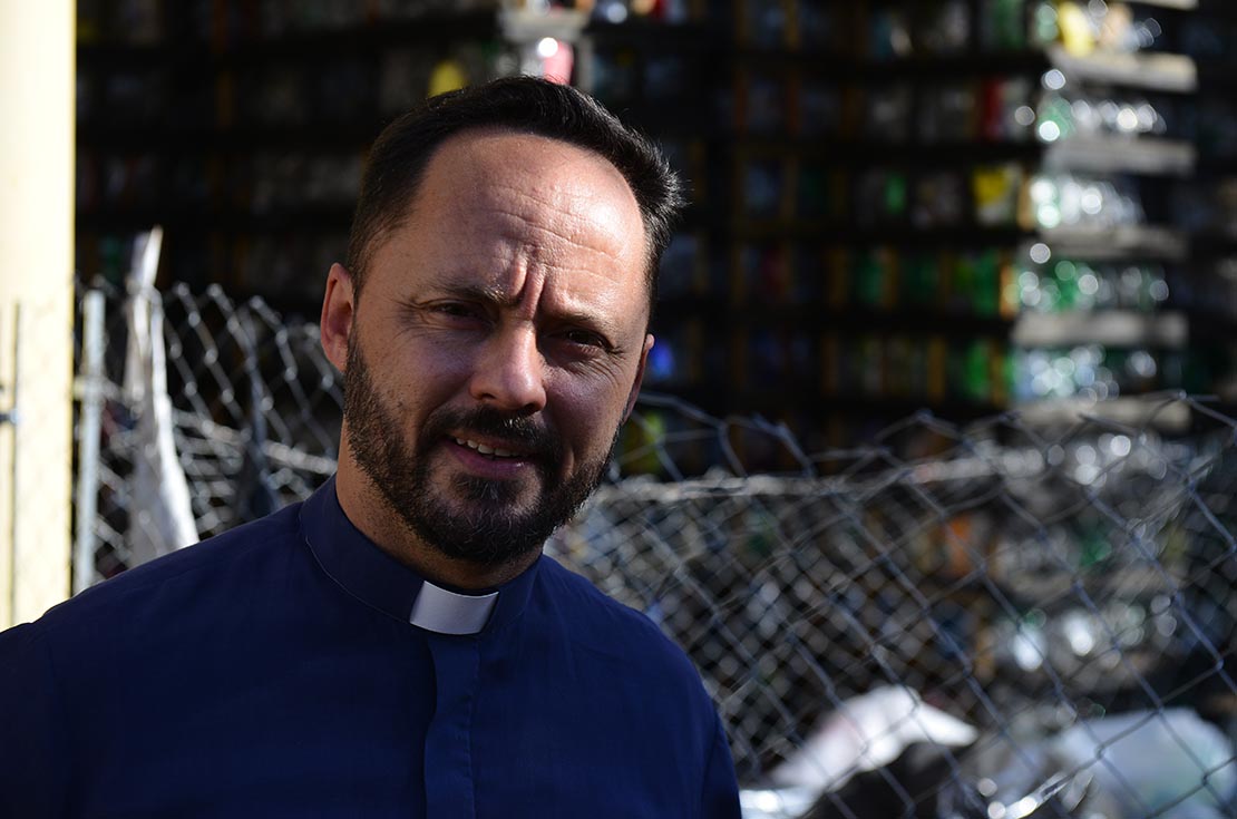El padre Viola pidió que haya políticas públicas para ayudar a los barrios populares (José Gabriel Hernández)