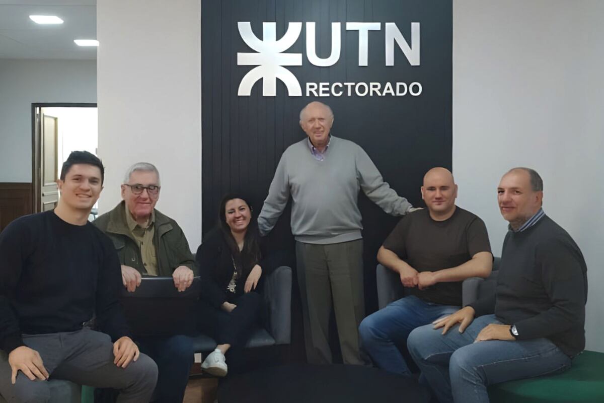 Los integrantes de Alinpro durante una reunión en la UTN.