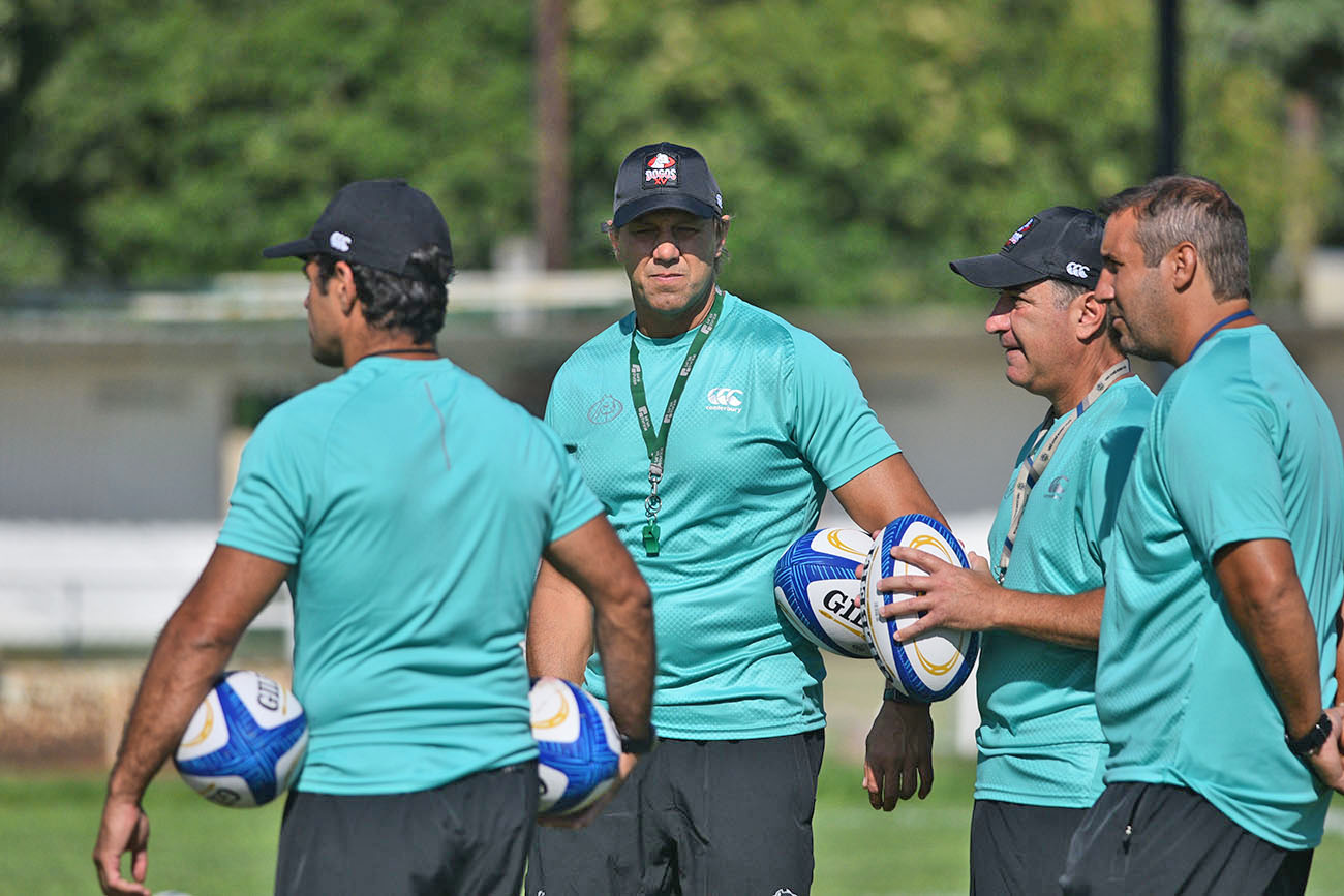 Staff completo en un entrenamiento de Dogos XV en el Jockey Club Córdoba. (Pedro Castillo / La Voz)
