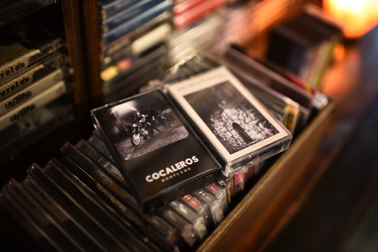 Ediciones físicas de cassettes, cd´s y vinilos en el estudio de Juan Morán Foto: (Pedro Castillo / La Voz)