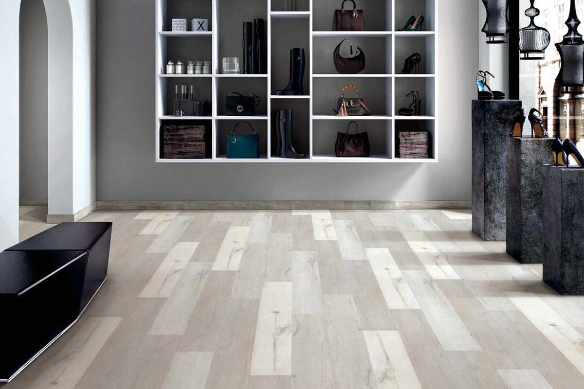 El piso vinílico es una propuesta para renovaciones rápidas, sin obra húmeda y de acabado elegante.