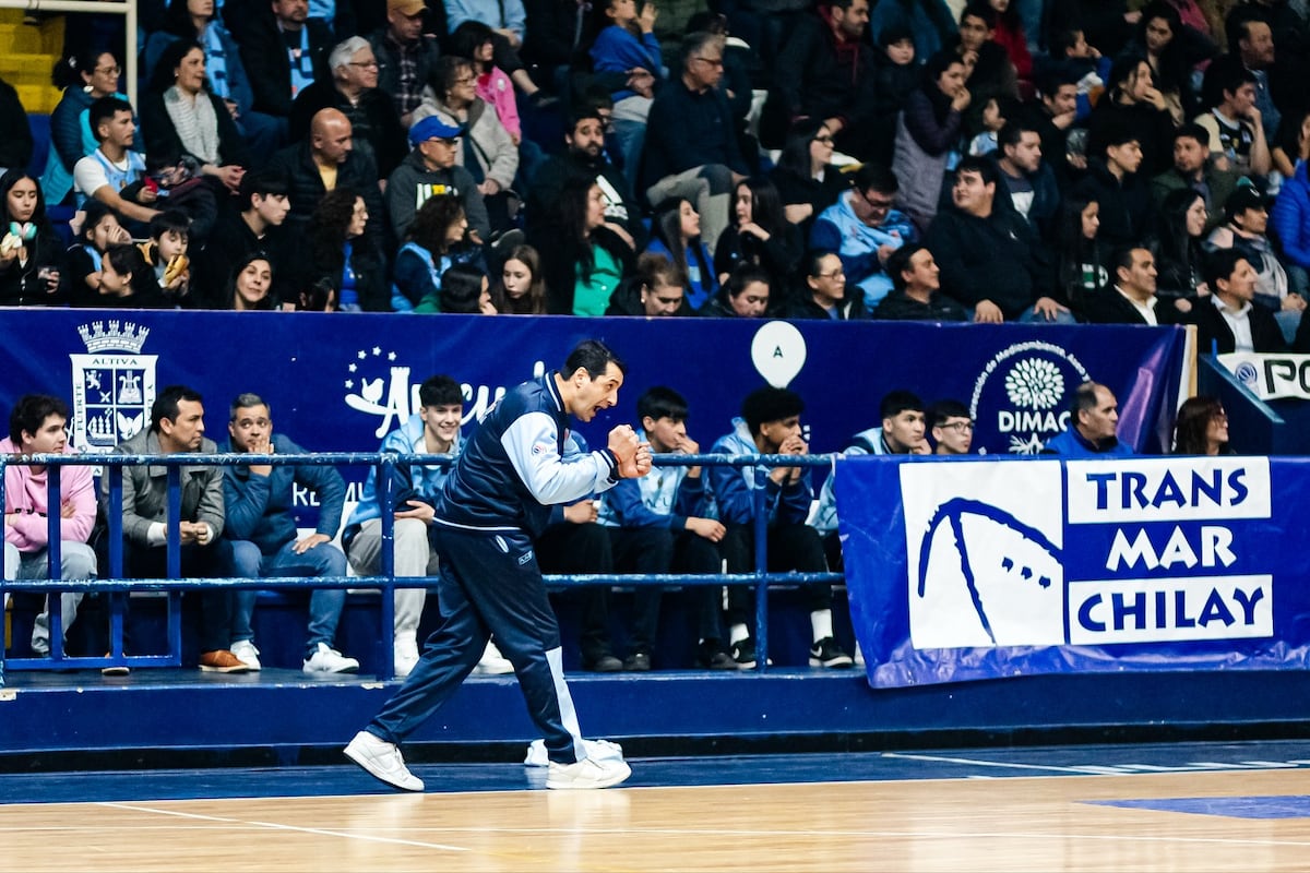 El entrenador cordobés Sebastián Figueredo, que viene de dirigir en Chile, interesa en Atenas para conducir el equipo en la Liga Nacional. (Prensa Ancud de Chile)