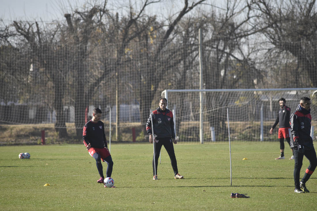 Santiago Rodriguez Entrenamiento de Instituto en la Agustina ( Ramiro Pereyra / La Voz)