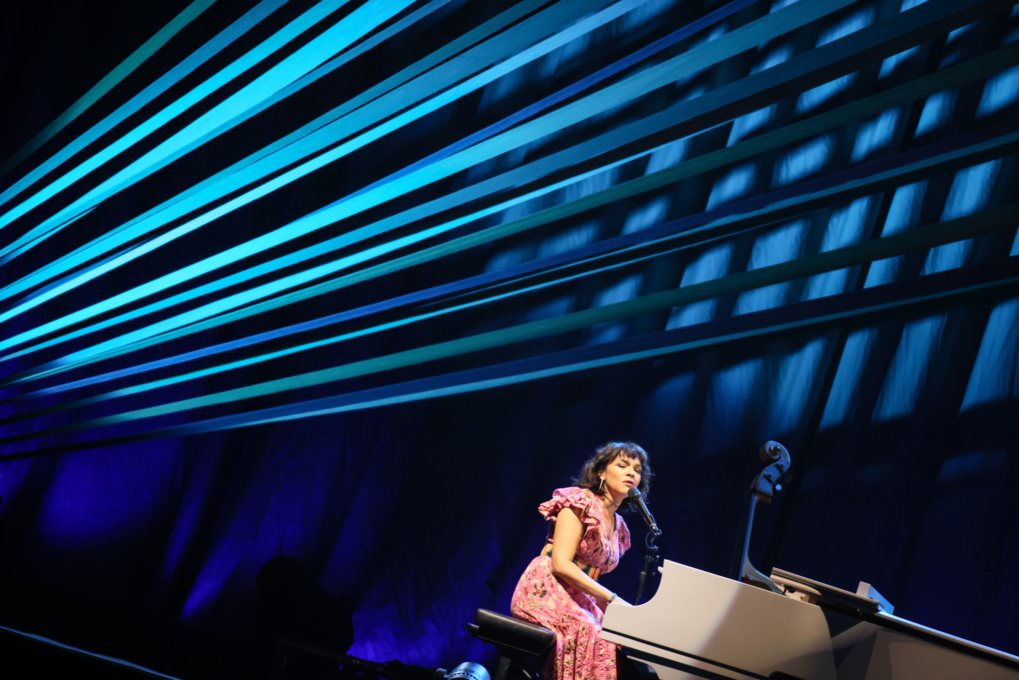 Norah Jones, en su reciente show en el porteño Movistar Arena. (Gentileza Gallo Bluggerman)