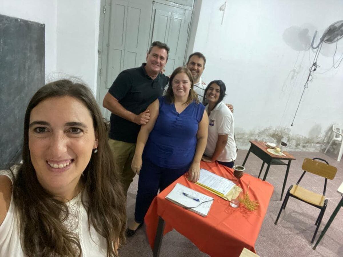 Alejandra Tuma y entrevistas individuales en Obispo Trejo, en 2020, con los presidentes de Fundación Potencia y Fundación 20 de Noviembre. (Gentileza)