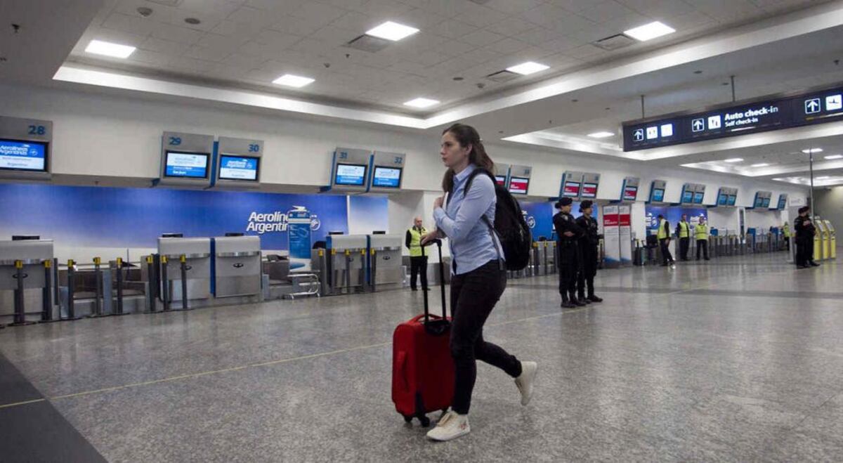 El paro en las aerolíneas es total, salvo algunos vuelos de Flybondi.