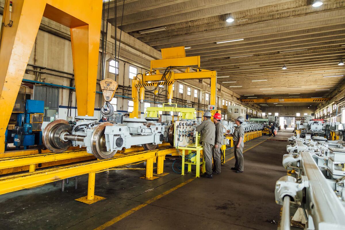 MATERIAL RODANTE. Entre otros trabajos, en el complejo de Juárez Celman se revisan y reparan bogies (Gentileza BRf)