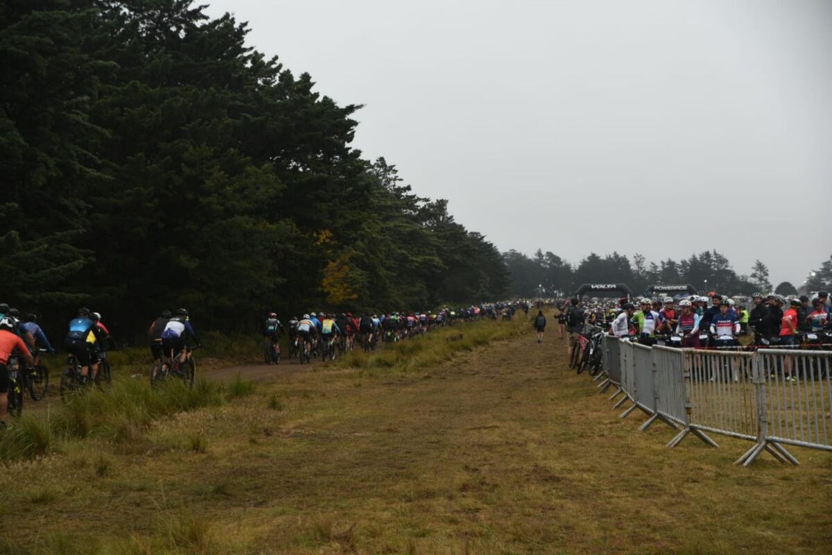 Desafío Río Pinto, día2. La competencia más convocante de MTB a nivel continental, con una inscripción de 5500 participantes, un récord histórico. (La Voz)