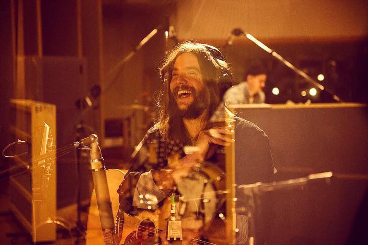 Nico Bereciartúa, en estudio. El músico tiene una respetable discografía rock & folk. (Facebook The Black Crowes y Nico Bereciartúa)