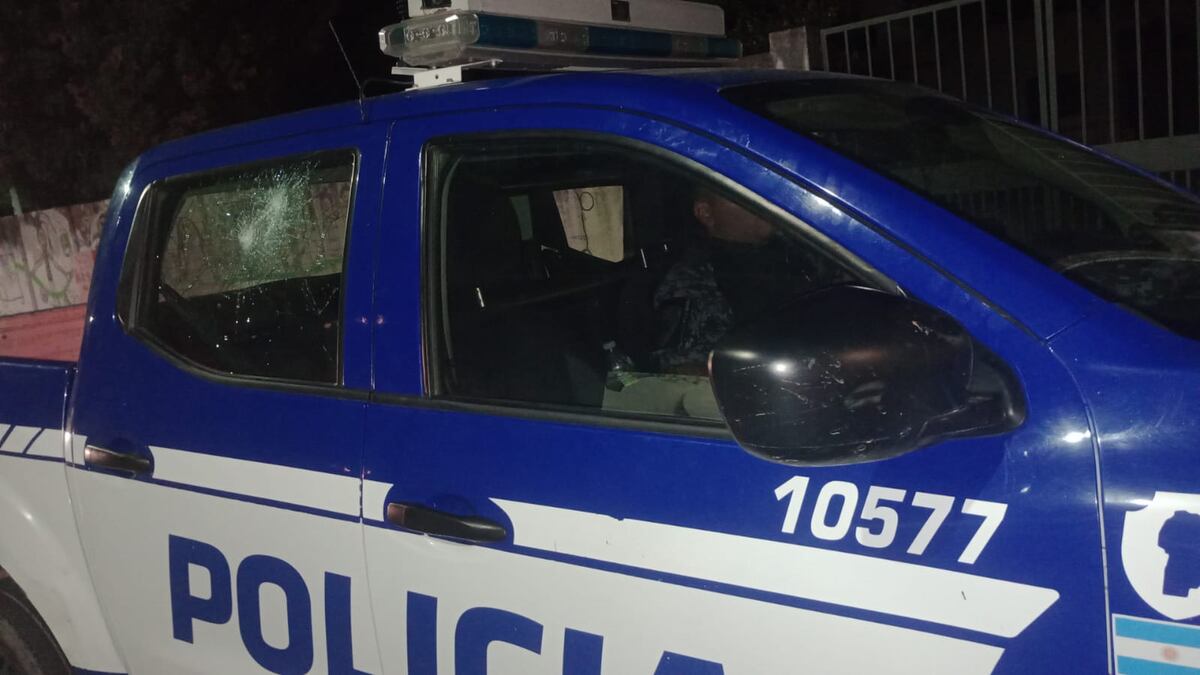 Hubo incidentes con algunos vecinos en la detención del menor multirreincidente en barrio Marqués Anexo. (Policía)