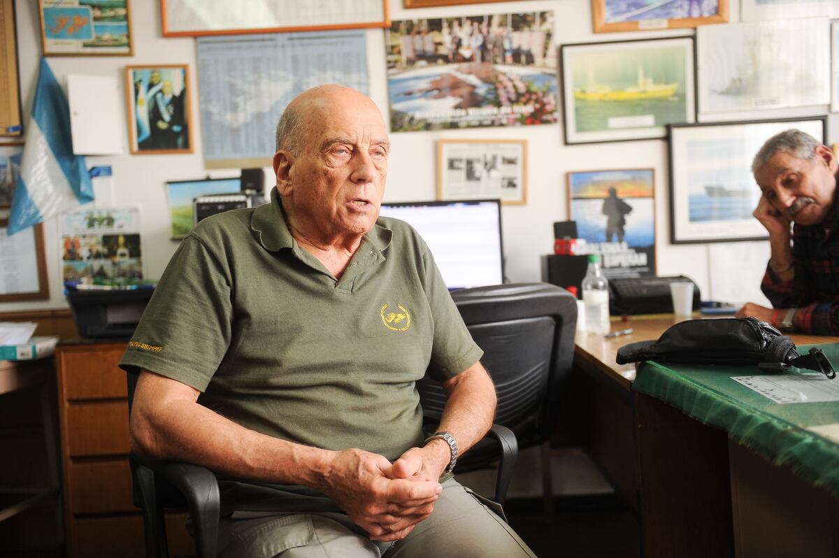Alberto Gaffuri, ingeniero civil y jefe del equipo de Vialidad Nacional que trabajó en Malvinas. Es presidente del Centro de Civiles Veteranos de Guerra “Operativo Malvinas”. Especial de la Corresponsalía Buenos Aires. Foto Federico López Claro.