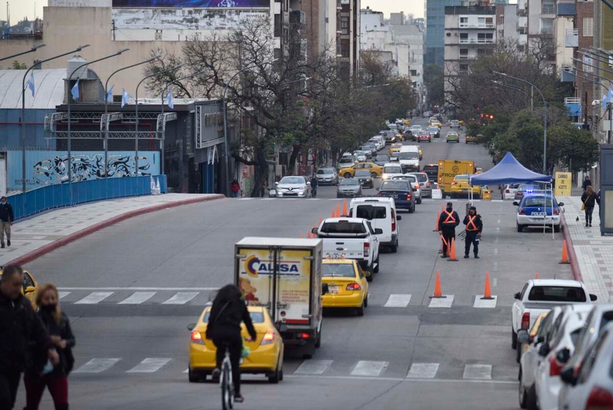Desde este lunes, y hasta el viernes 18 de junio, rige en toda la provincia de Córdoba un nuevo esquema de restricciones que tiene por objetivo atenuar los efectos de la pandemia sobre el sistema sanitario provincial. (Ramiro Pereyra/ La Voz)