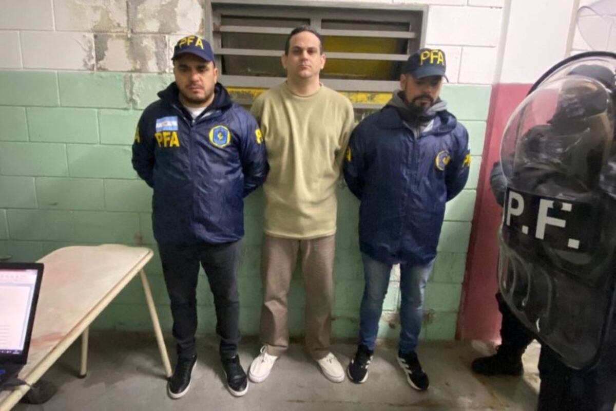 El venezolano Guillermo Rafael Boscán Bracho, al ser allanada su celda del Complejo Penitenciario Federal I de Ezeiza. (Policía Federal/Fiscales.gob.ar)