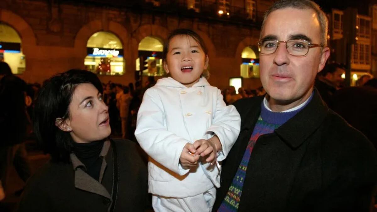 Imagen de archivo Rosario Porto, Asunta y Alfonso Basterra del 5 de enero del 2005 (La Voz de Galicia / Paco Rodríguez)