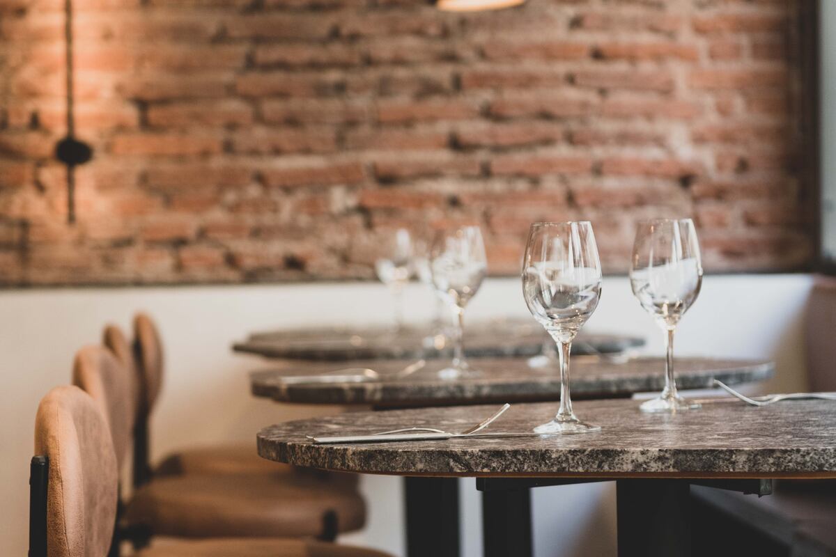 Hotel Azur&Spa tiene una oferta gastronómica gourmet maridada con vinos de famosas bodegas.