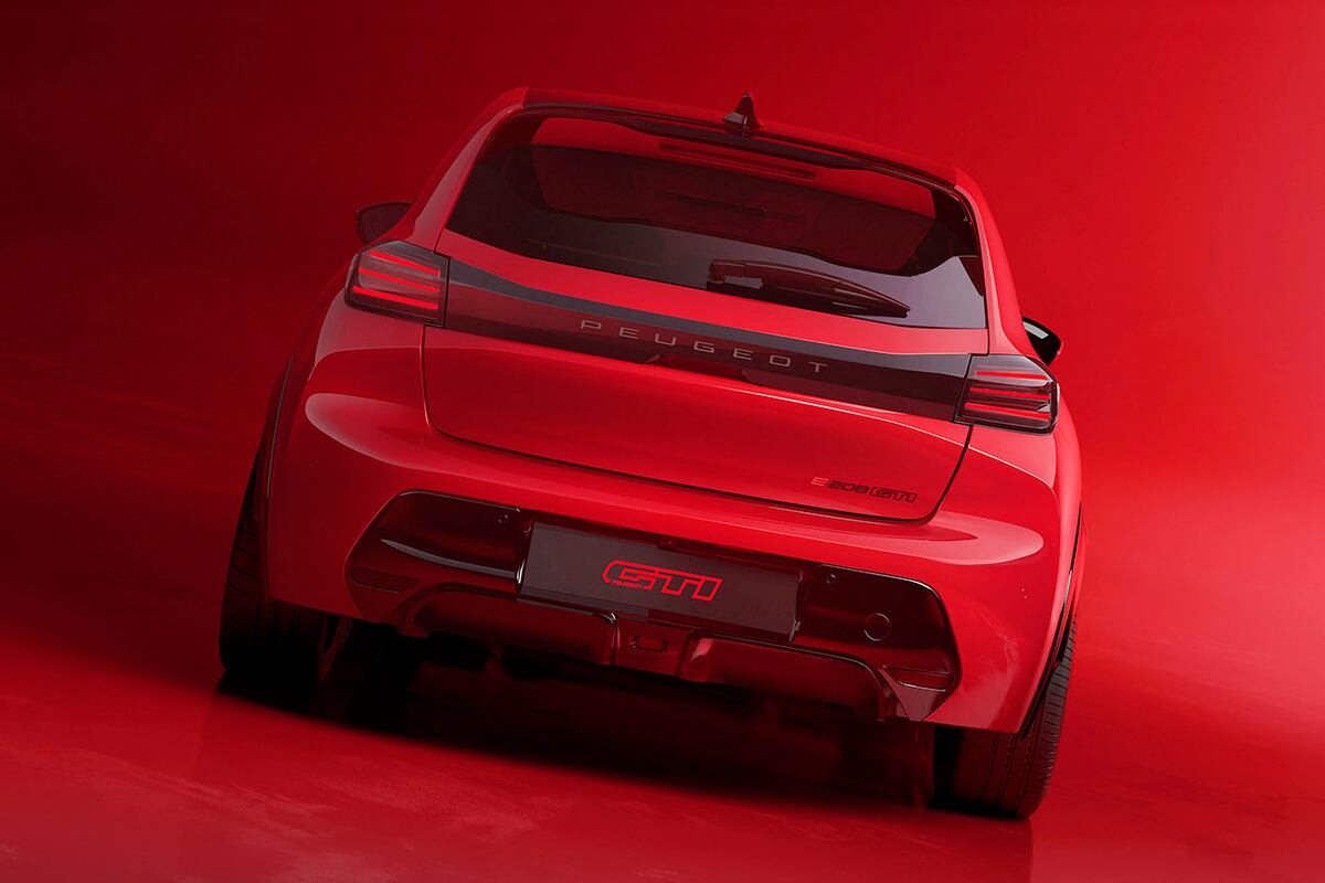 Estéticamente y fiel al estilo de la icónica línea GTi (nació hace 40 años) el E-208 GTi combina deportividad y elegancia.