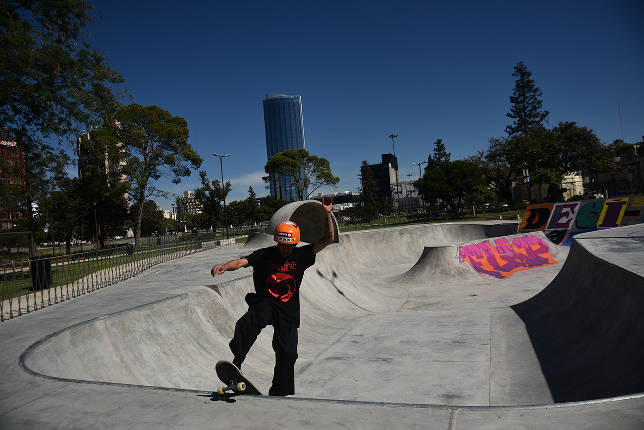 Fernando Quiroga, en el bowl del parque Las Heras (Pedro Castillo / La Voz).