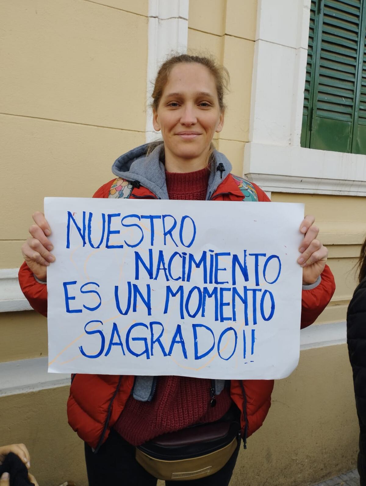 Intervención. Abrazo simbólico a la Maternidad Kowalk en Río Cuarto. (Gentileza).