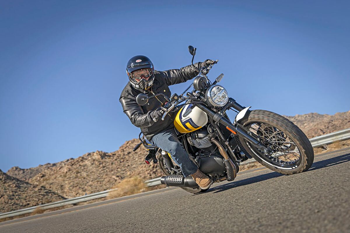 Una de las mejoras sustanciales con respecto a la Interceptor 650 es su mayor estabilidad en curvas.