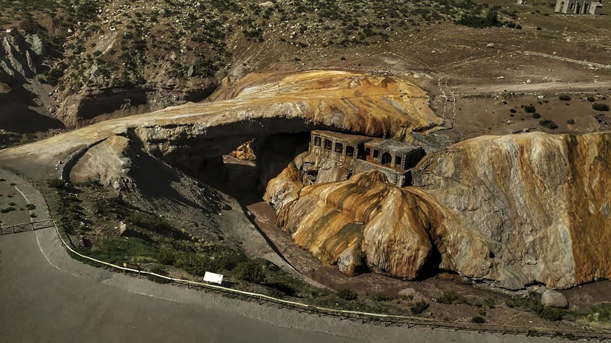 Opciones para conocer en Mendoza, con el Aconcagua como guardián de la zona. (Foto: Ramiro González / Télam)