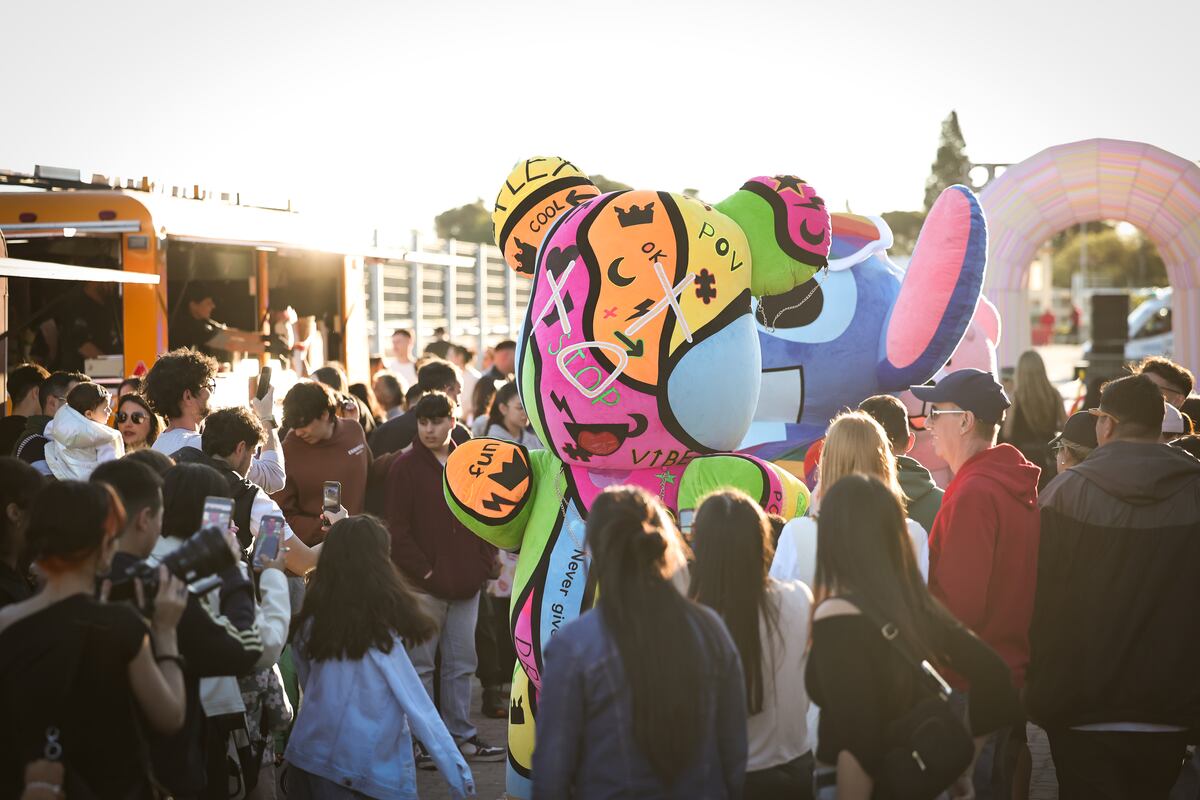 El Paseo del Jockey celebró la primavera con moda, música y descuentos en una nueva edición del Sunset Parade.